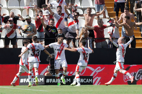 希腊绝杀哥伦比亚，本泽马点燃赛场