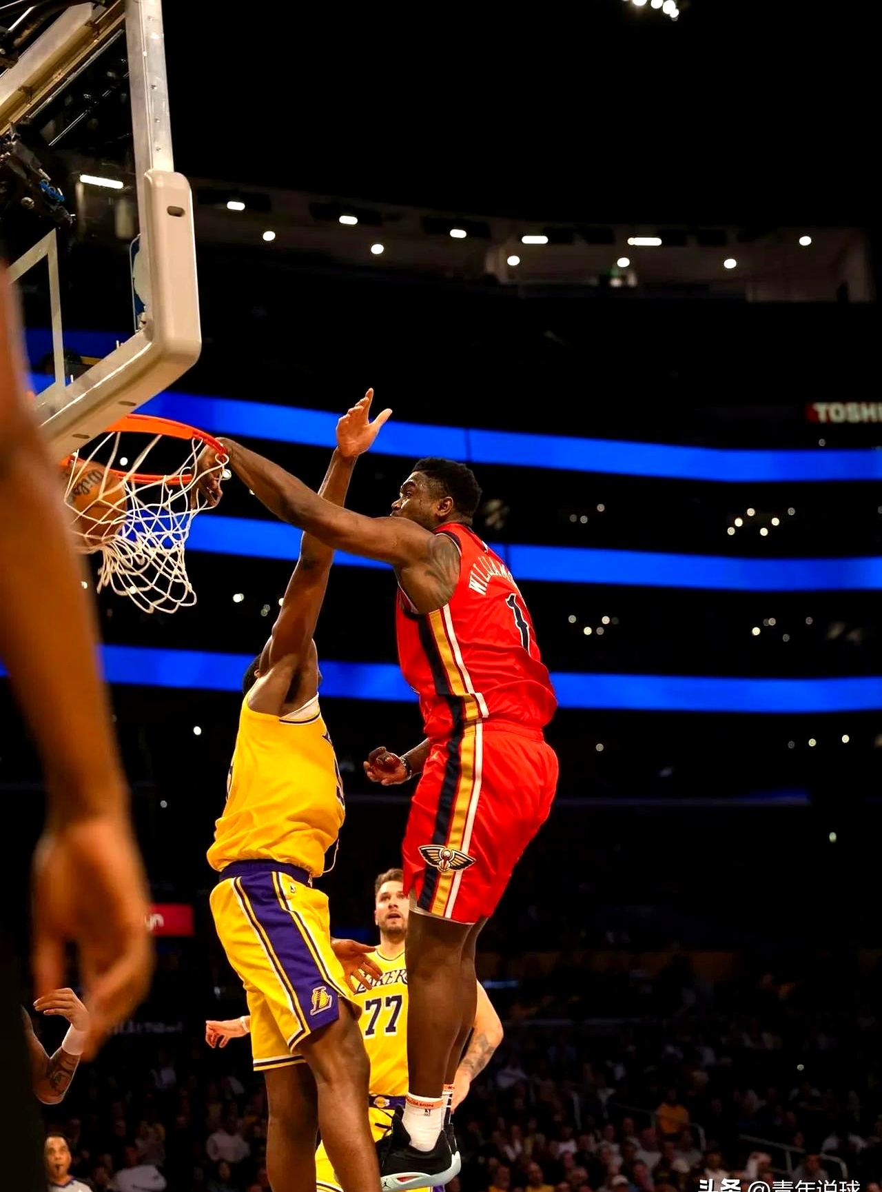 防守端发挥稳定，球队进攻火热轻松胜出