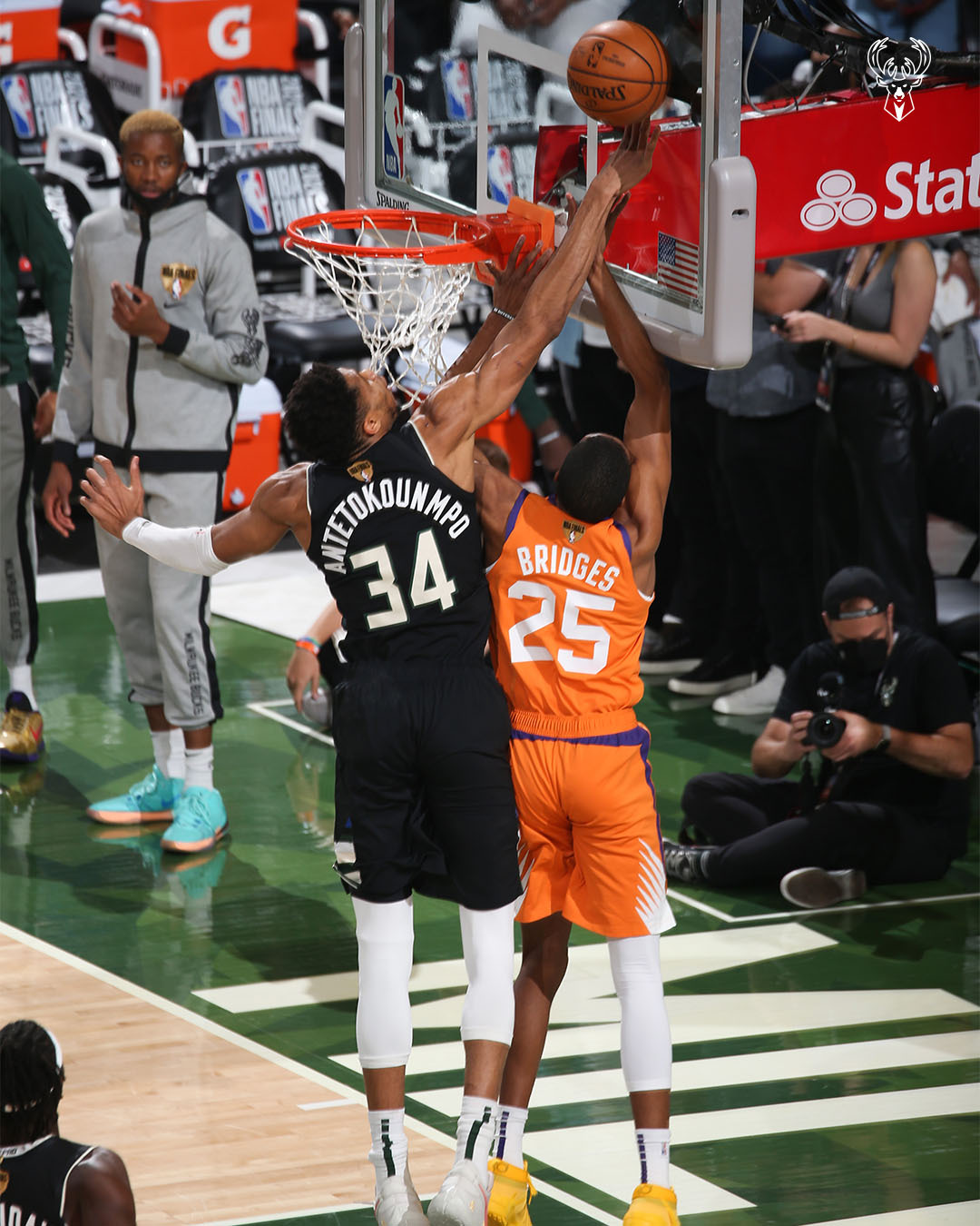 四川队逆转深圳队，霍勒迪惊艳四座