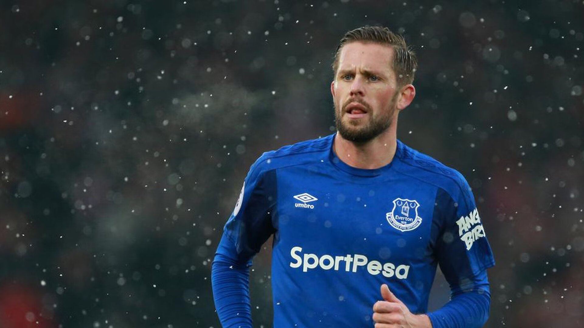 终场哨响前的奇迹，曼城绝境逢生，莱万一剑封喉定乾坤